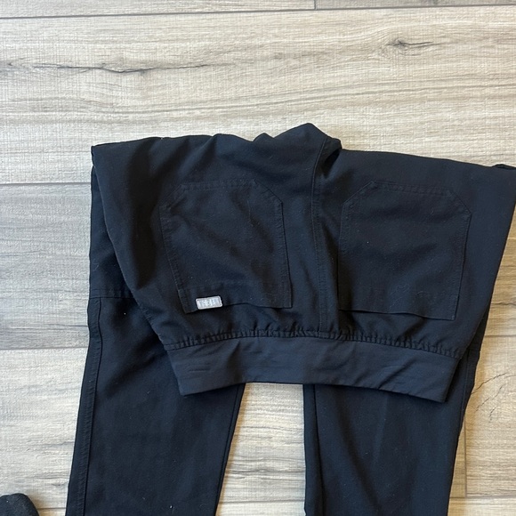 FIGS Yola brand new black XXS - Picture 3 of 4